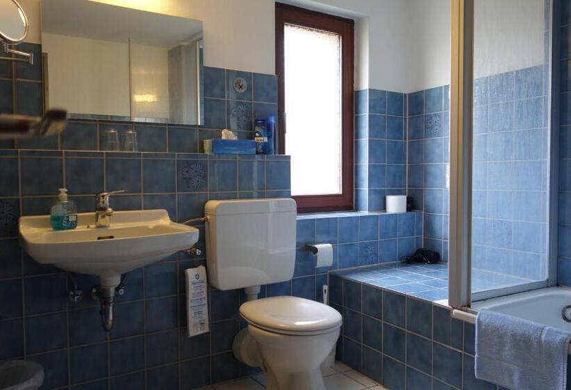 اتاق استاندارد, Pension Am Helenenwall