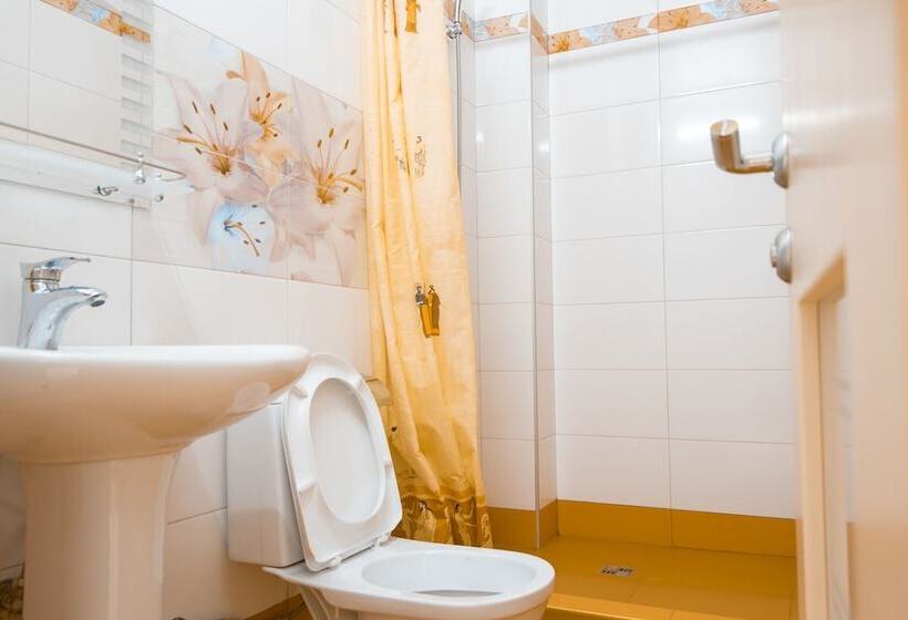اتاق راحتی سه تخته, Guest House Kolibri Beach