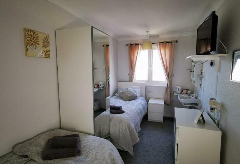 Номер Economy с общей ванной комнатой, The Thoresby   Room Only