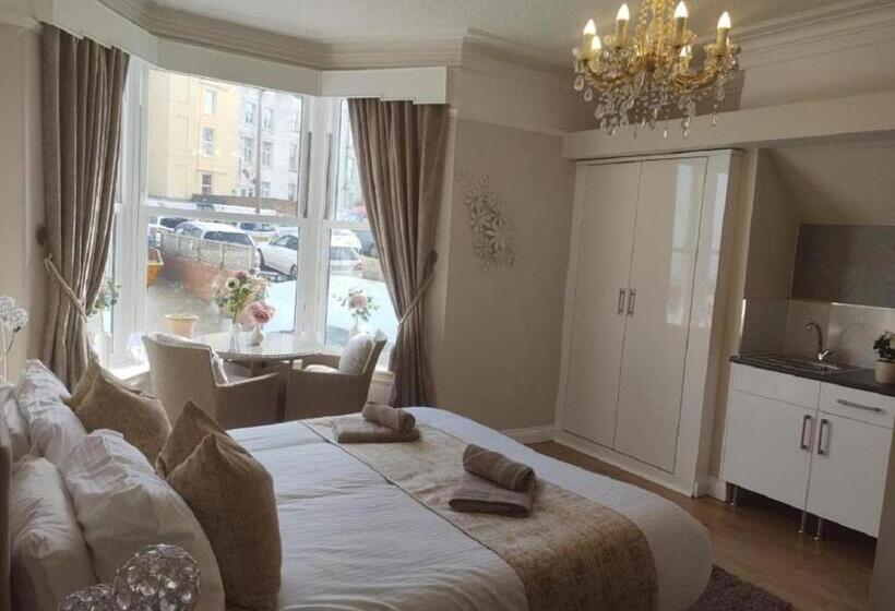 Студия Deluxe, The Thoresby   Room Only