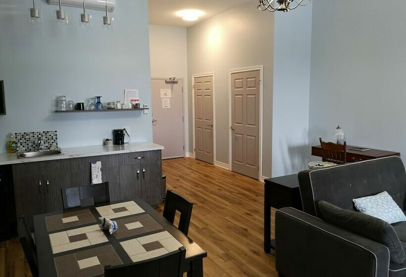 수피리어 스튜디오, Canalside Restaurant, Inn & Kitchen Store