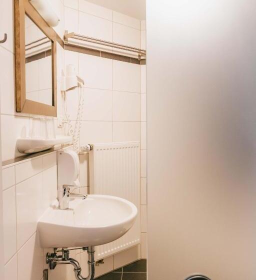 Quarto Estandar, Andres