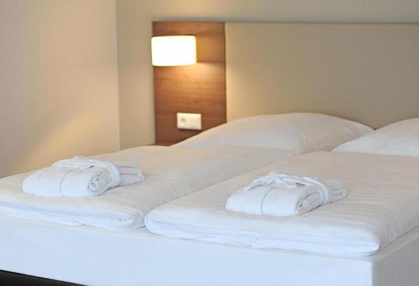 Полулюкс, Genohotel Baunatal