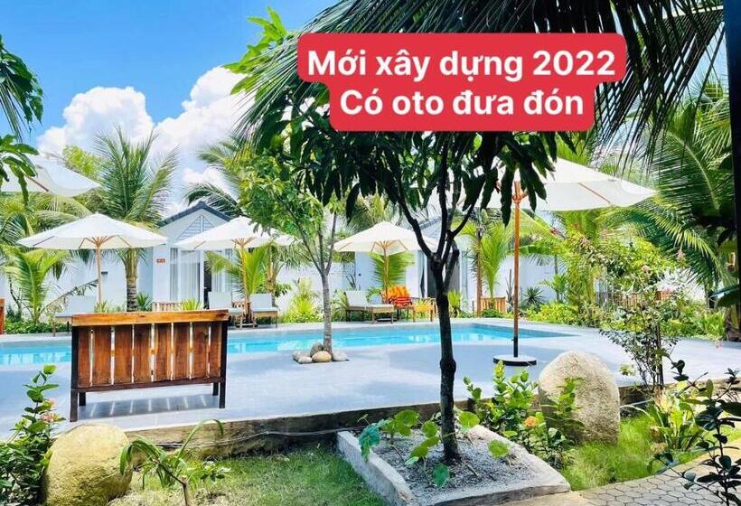 اتاق استاندارد با چشم‌انداز استخر, Hoang Phuc Resort