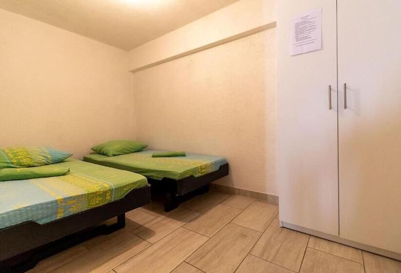 استودیوی استاندارد, Apartments Bozena