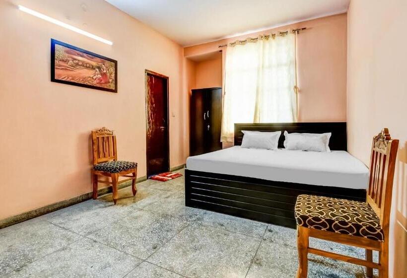 اتاق کلاسیک سه تخته, Oyo 87369 R P Rooms Twenty Four