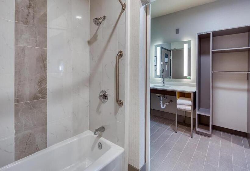 Люкс 2 Спальни, Holiday Inn   Kansas City   Downtown, An Ihg