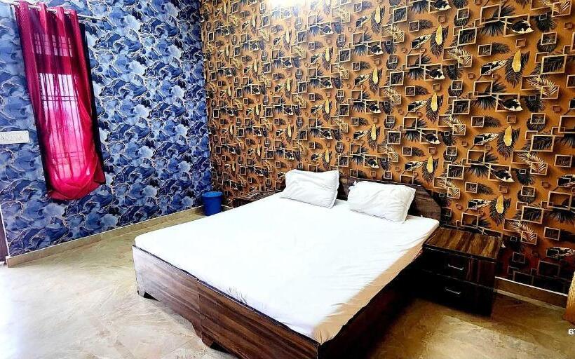 اتاق کلاسیک سه تخته, Spot On Hotel Rawat