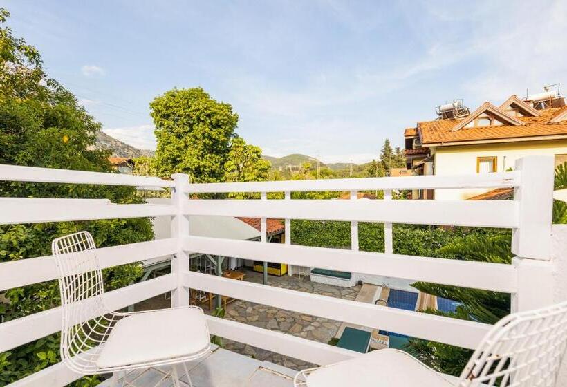 Номер Стандарт с Балконом, Yonca Anjelika Otel
