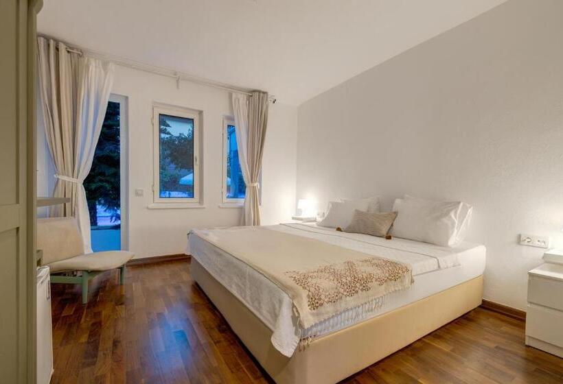 Номер Стандарт с Балконом, Yonca Anjelika Otel