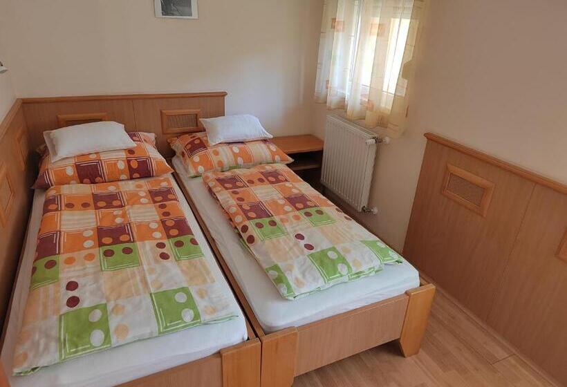 شقة غرفة واحدة مزودة بتراس, Garda Wellness Apartmanház