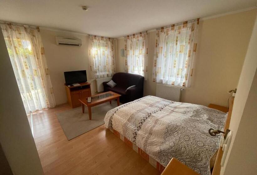 Студио Стандарт с Террасой, Garda Wellness Apartmanház