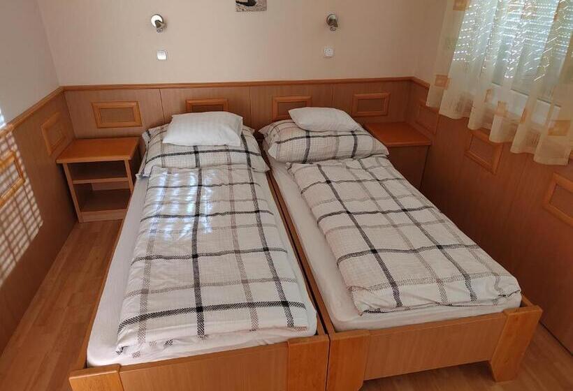 Апартаменты 1 Спальня с Балконом, Garda Wellness Apartmanház