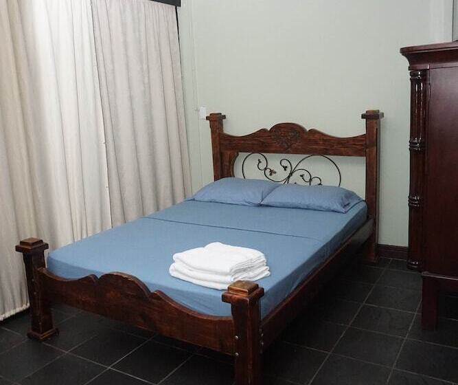 غرفة عائلية, El Tucan Alajuela
