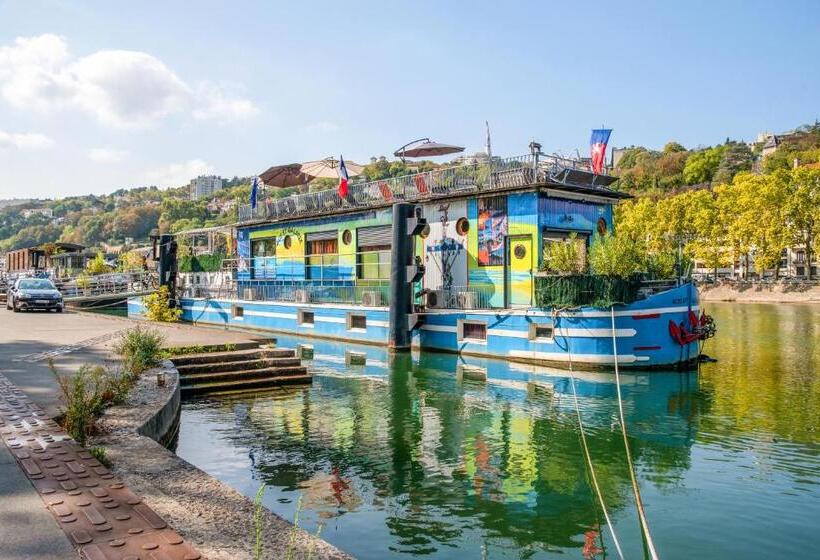 اتاق استاندارد سه نفره, Studio Péniche Centre Lyon Insolite