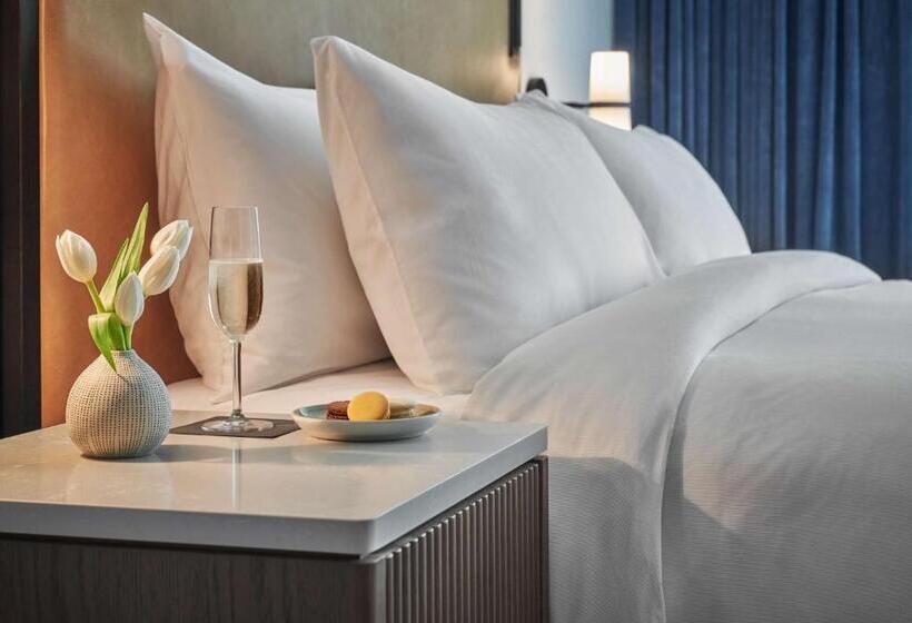 اتاق استاندارد با تخت بزرگ برای معلولان, Pendry Washington Dc   The Wharf