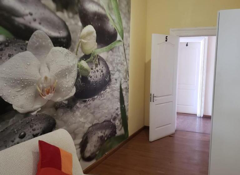 Номер Стандарт, 13 Maitland Road