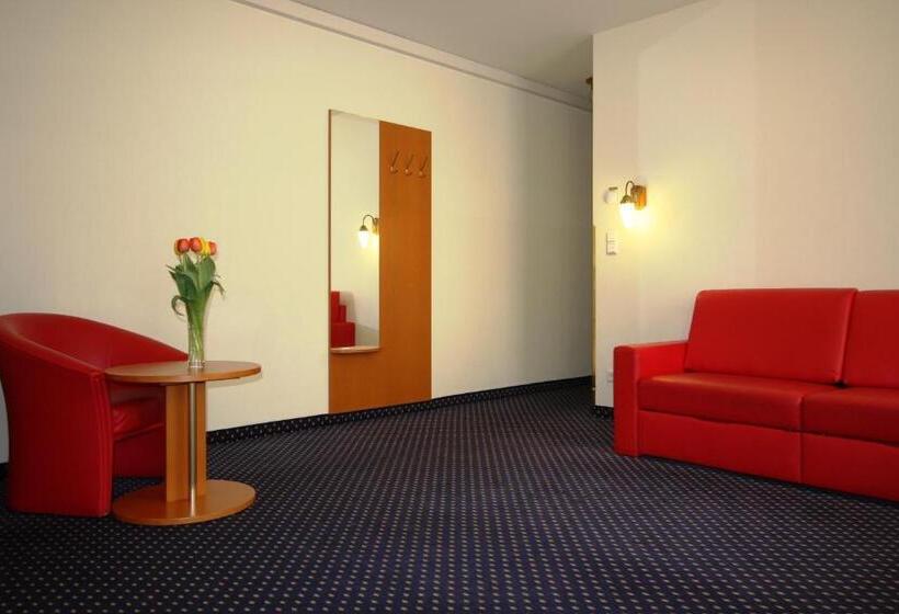 스위트, Suite Hotel 900 M Zur Oper