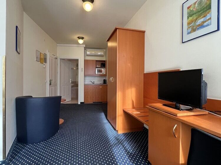 스탠다드 스튜디오, Suite Hotel 900 M Zur Oper