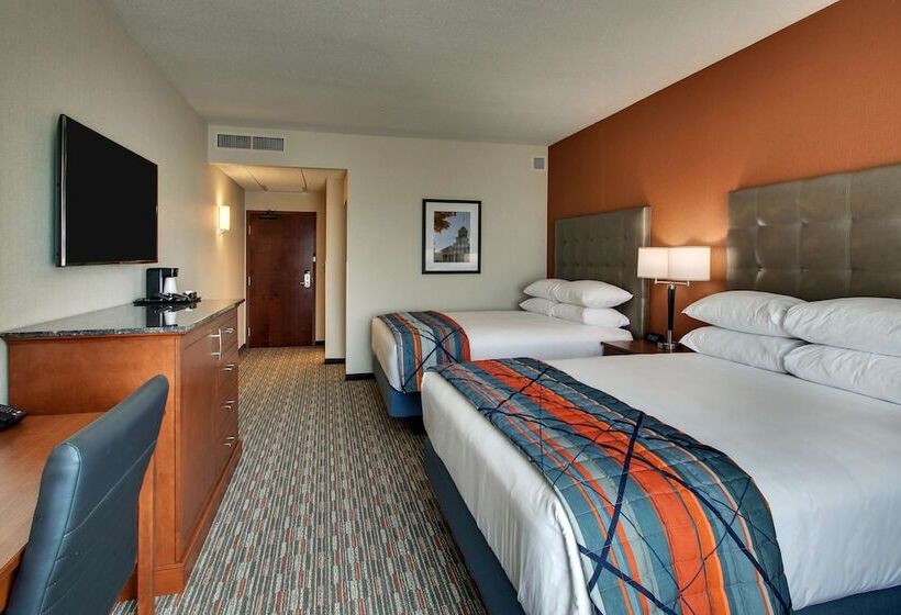 Номер Deluxe, Drury Inn & Suites Iowa City Coralville