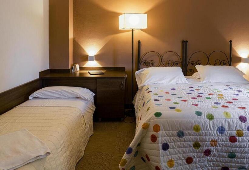 Номер Стандарт Трехместный, Albergo Del Chianti
