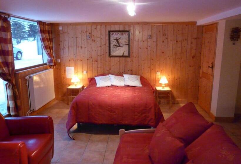 Четырехместный Номер Стандарт, Auberge Des Montauds