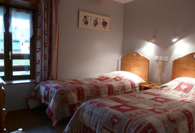 Четырехместный Номер Стандарт, Auberge Des Montauds