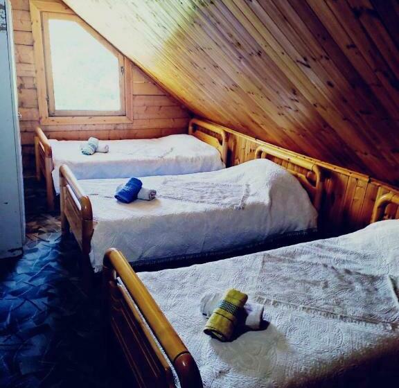 스탠다드 트리플 룸, Guest House Astrit Villi