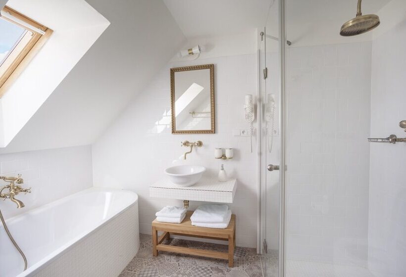 Quarto Estandar com Vistas, At The Golden Scissors