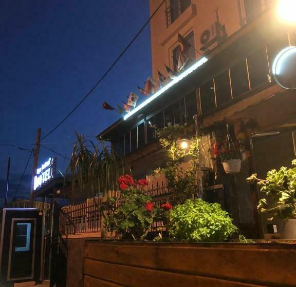 Номер Стандарт Вид на Сад, Silver Continent Hostel