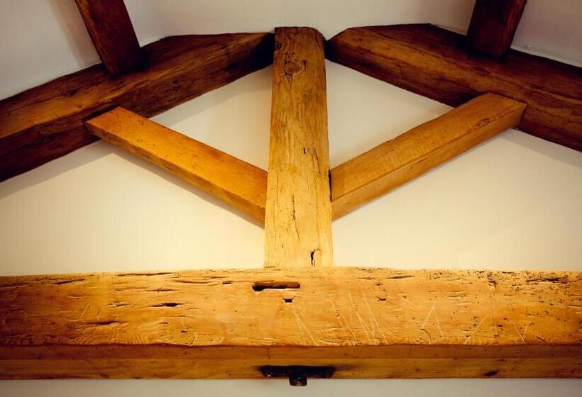 Номер Стандарт, Heaton House Farm