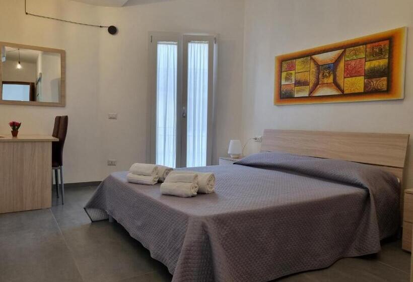 Номер Стандарт с Балконом, Sardiniarooms Tortolì Old Town