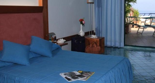 Triple Room Sea View, Lo Scoglio