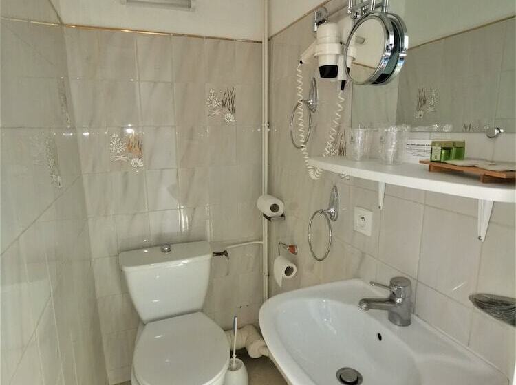 חדר סטנדרט, Logis Hotel Le Relais De La Poste Restaurant Le Fil Du Temps