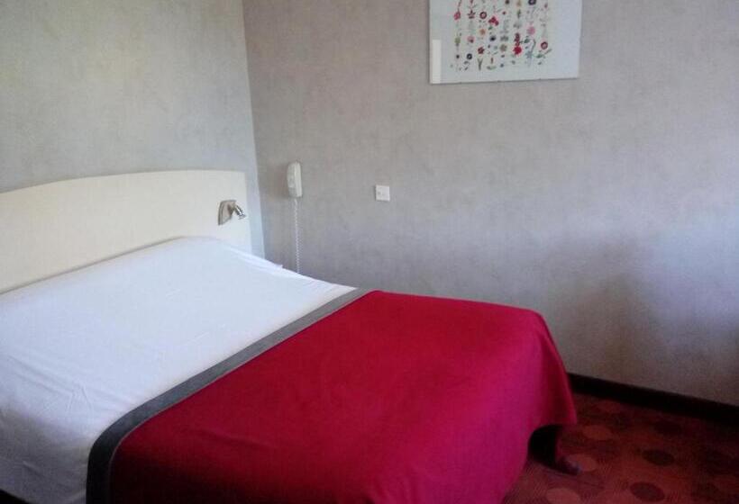 Номер Стандарт, Relais De Frejeroques