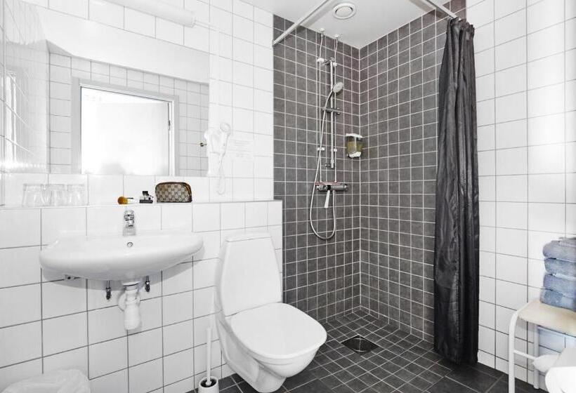 Четырехместный Номер Стандарт, Hasse På Sjökanten Hotell & Restaurang
