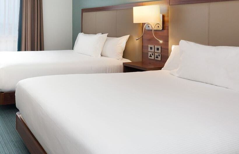 Номер Стандарт 2 Двуспальные Кровати, Hilton Garden Inn London Heathrow Airport