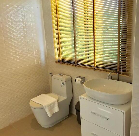 Люкс Вид на Бассейн, Look At Home Lamphun