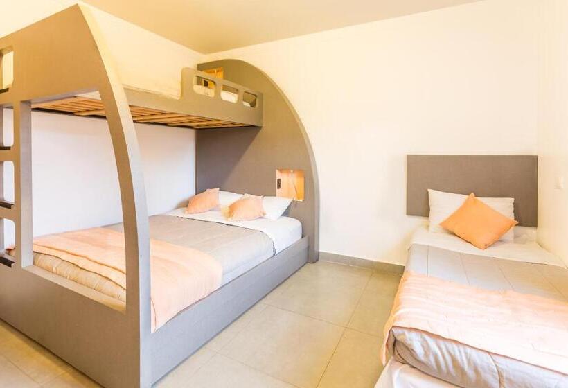 חדר סטנדרטי לחמישה אנשים, Concept Design Hostel & Suites