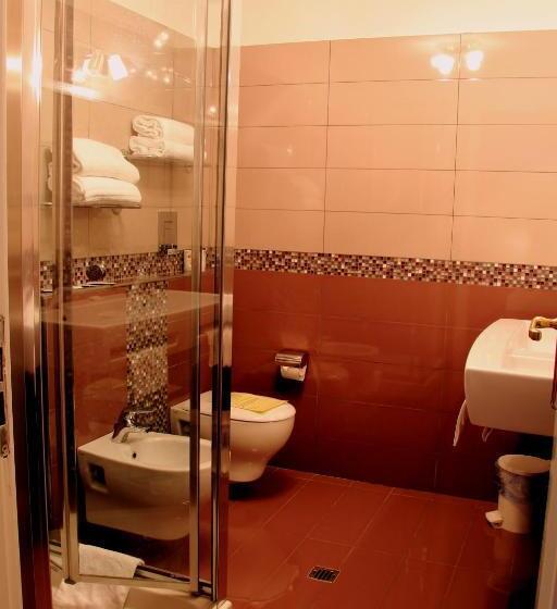 اتاق استاندارد چهار تخته, Al Castello