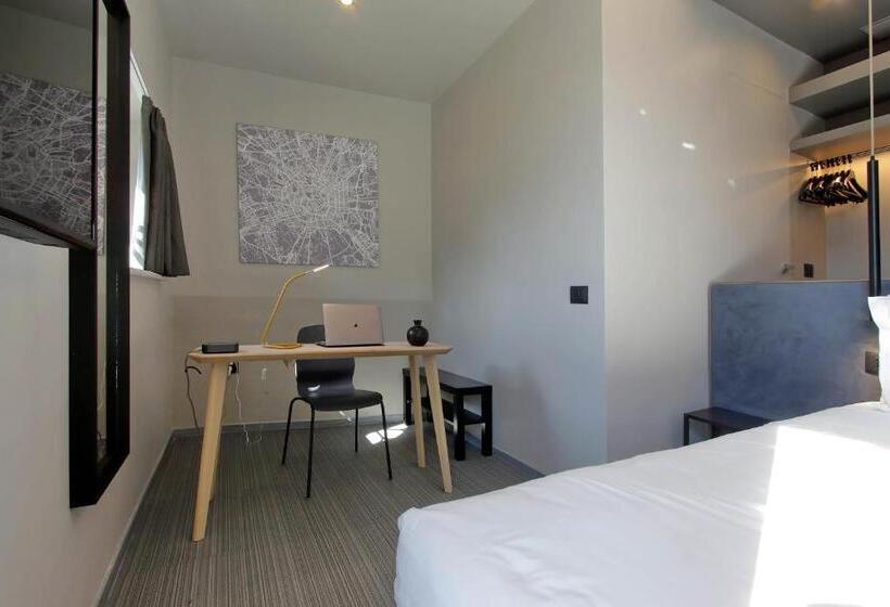 Comfort room with balcony, Vico Fashion District