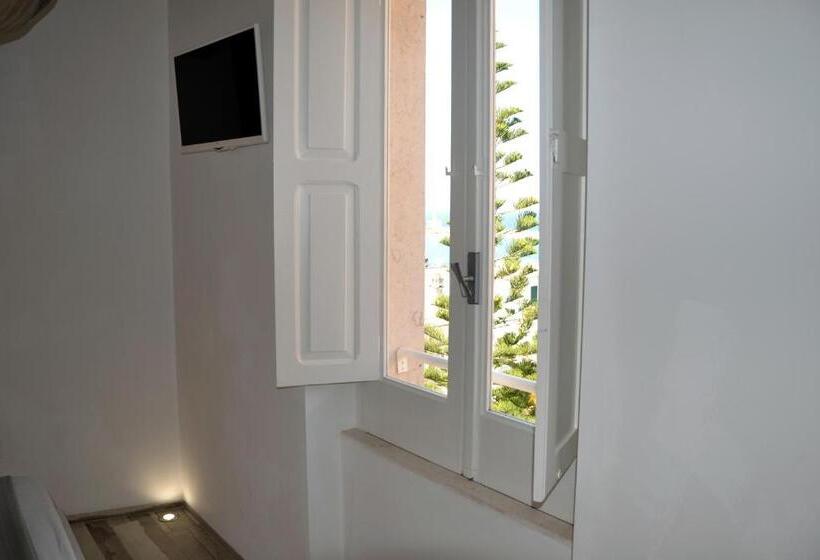 Номер Стандарт Вид на Море с Балконом, Quintessenza  Charme Rooms