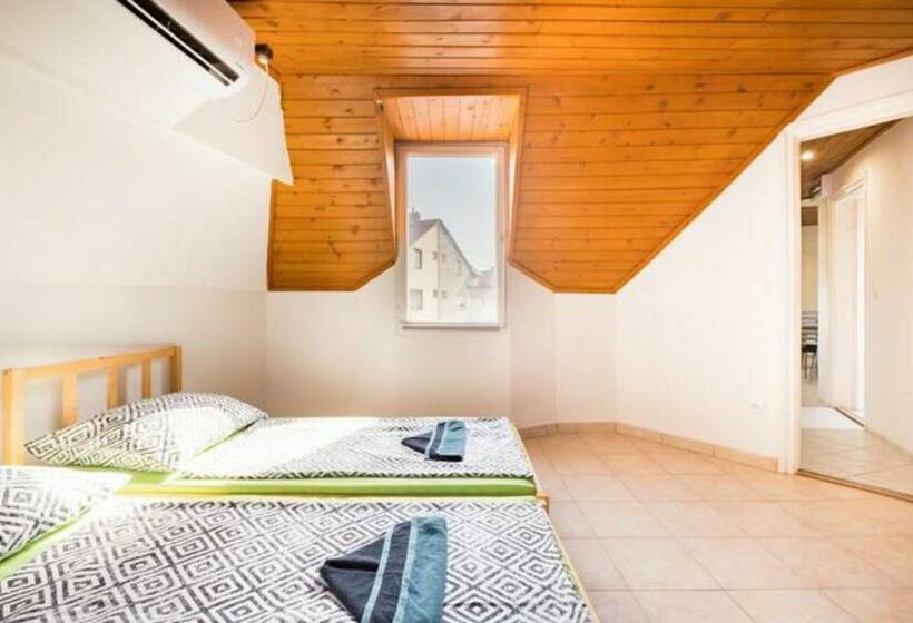 Номер Стандарт Совместная Ванная, Azure House
