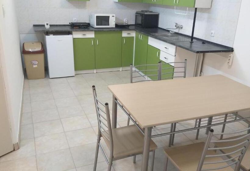 Апартаменты 2 Спальни, Azure House