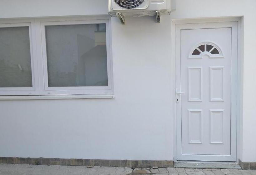 Апартаменты 2 Спальни, Azure House