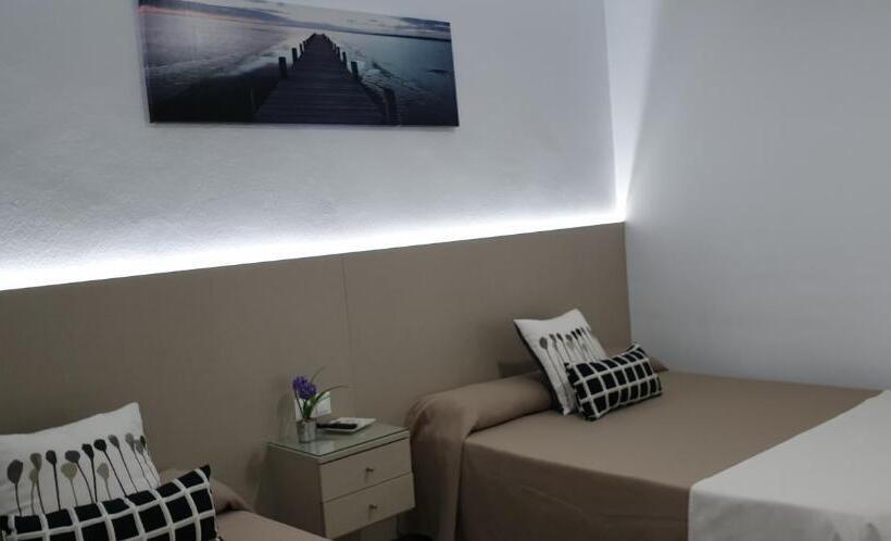 Habitación Triple Estándar, Pensión Mastil 16