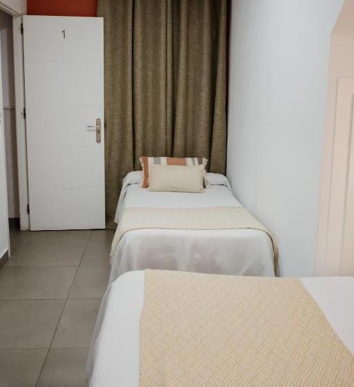 Habitación Cuádruple Estándar, Pensión Mastil 16