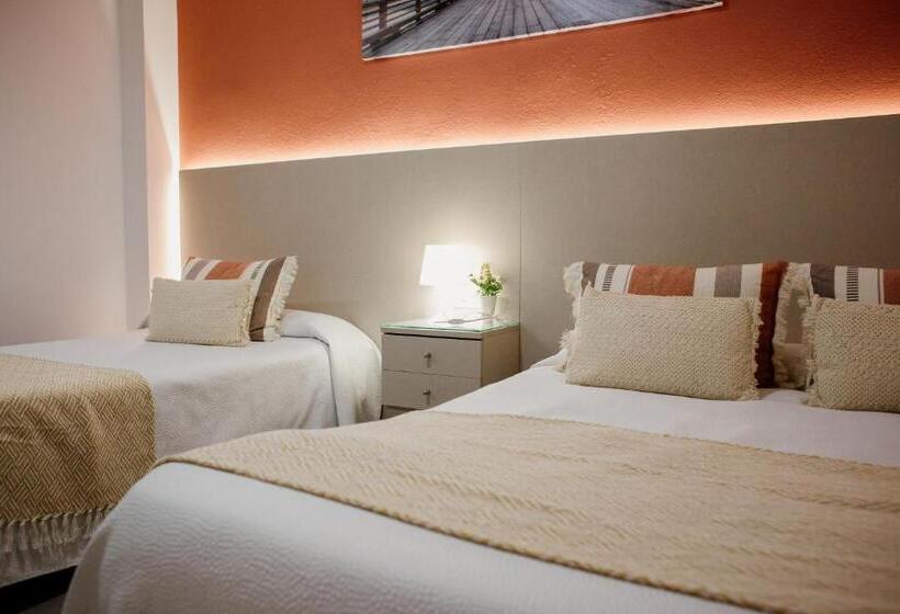 Habitación Triple Estándar, Pensión Mastil 16