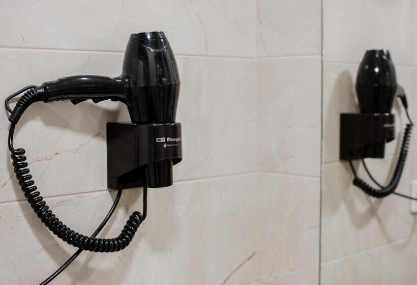 Habitación Cuádruple Estándar, Pensión Mastil 16