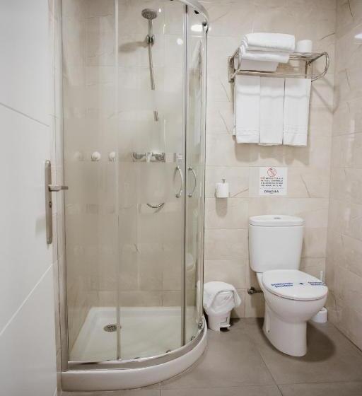 Habitación Triple Estándar con Balcón, Pensión Mastil 16